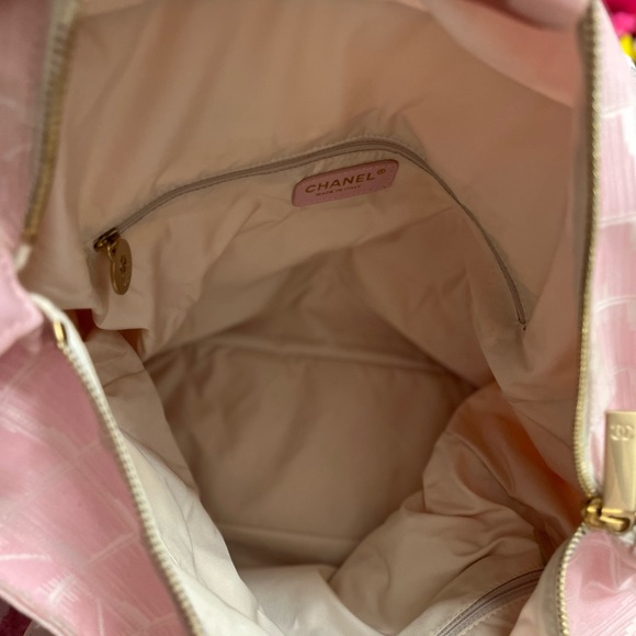 Chanel - Picture 6 of 8